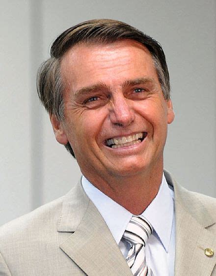 Fue capitán del ejército de su país y, desde 1990, tuvo varios mandatos como diputado. Jair Bolsonaro | Wiki & Bio | Everipedia