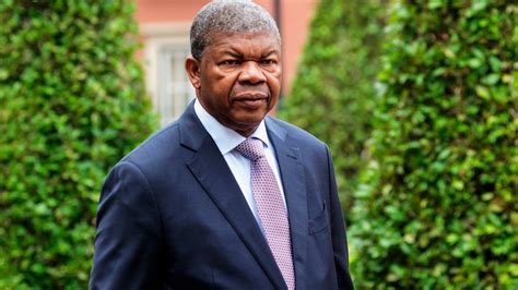 Presidente Angolano Quer Investir Mais Nas Telecomunicações Observador