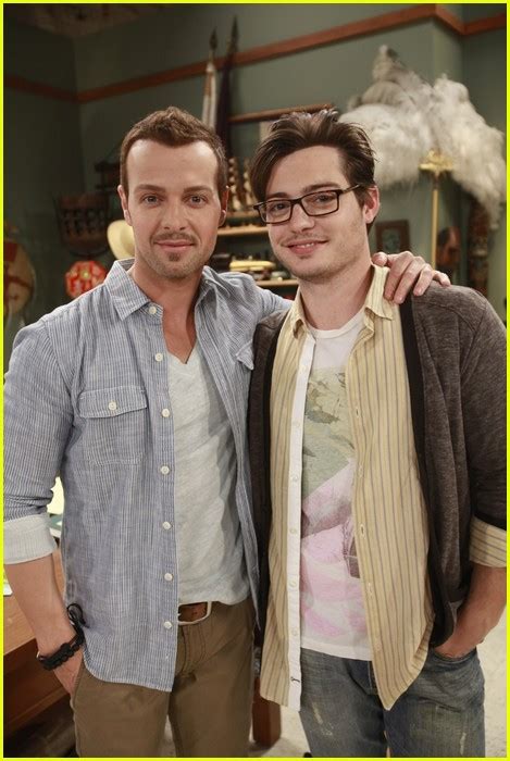 6 819 просмотров • 19 мая 2017 г. Matt & Andy Lawrence on 'Melissa & Joey' -- FIRST LOOK ...