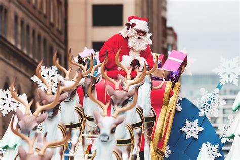 The Santa Claus Parade In Toronto Glow Toronto Christmas