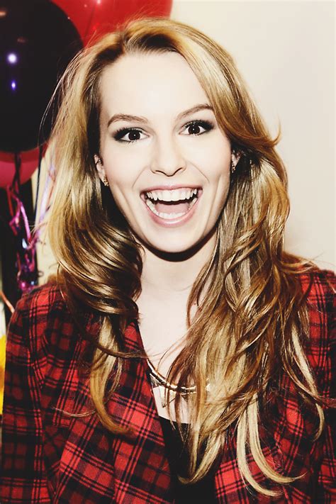 bridgit mendler seems like an awesome friend and person to hang out with piernas celebridades