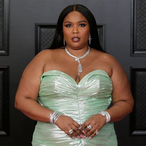 Lizzo Celebrated Taurus Season By Posting An Unedited Naked Pic Glamour