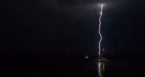 Overkill Lightning Strikes The Same Spot 11 Times Neatorama