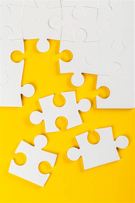 Puzzle Pieces On Yellow Background Creative Commons Bilder