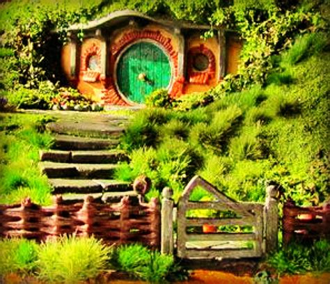 Hobbit House Fairy Garden Round Door Wattle Fence Stones Gate Grass Mound