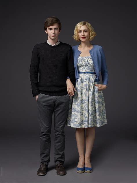 Bates Motel Season 3 Norman And Norma Bates Official Pictures Bates