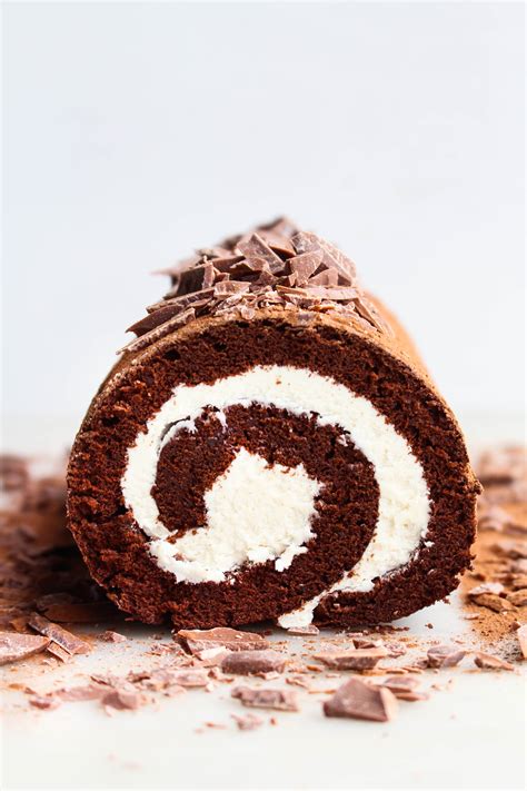 In just ten minutes, this chocolate cake can be baking in your oven, filling your home with the delectable aroma of warm chocolate. Chocolate Roll Cake with Marshmallow Fluff Filling