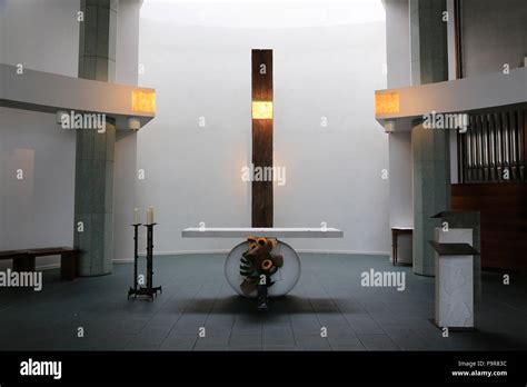 Altar. Our Lady of Hope church Stock Photo - Alamy