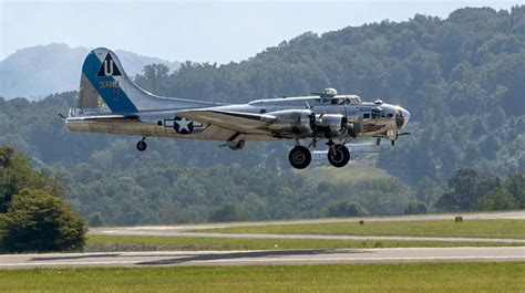 Watch Now Historic B 17 Bomber Touches Down In The Tri Cities For