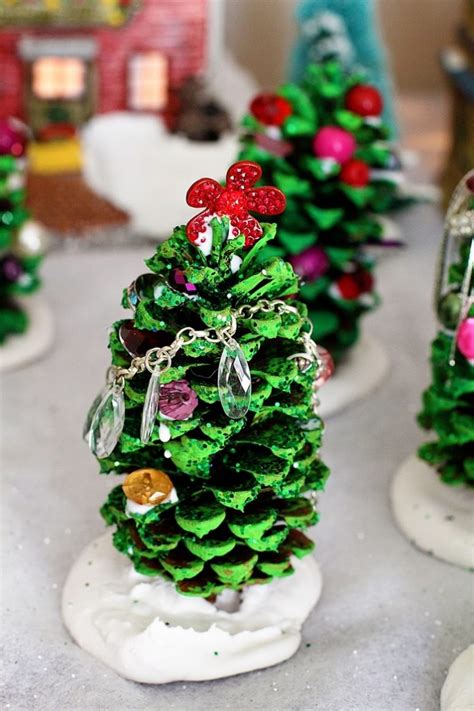 how to make a mini christmas tree from pine cones craft projects for every fan