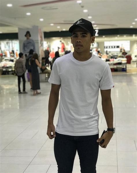 Tunku ismail dilihat bersedia melepaskan safawi rashid dari kelab itu sebaik sahaja saingan liga terengganu develop (lahirkan) safawi, jdt turn into a superstar. Biodata Dan Latar Belakang Safawi Rashid, Pemain Bola Sepak Malaysia | Iluminasi