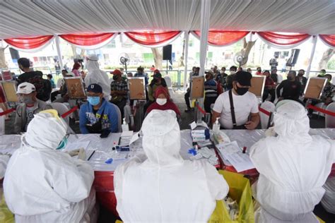 Orang Reaktif Hasil Tes Cepat Massal Di Surabaya Antara News