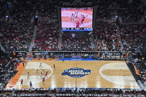 Whoops Ncaa Court Had Mismatched 3 Point Lines