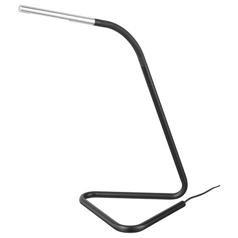 Vis vejen med lamper, der er fremstillet af genanvendte materialer. https://www.ikea.com/no/no/p/harte-led-arbeidslampe-svart ...