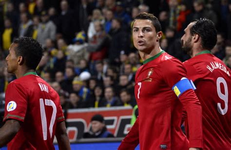 Cristiano Ronaldo 4 2 Zlatan Ibrahimovic Ronaldo Puts Portugal In