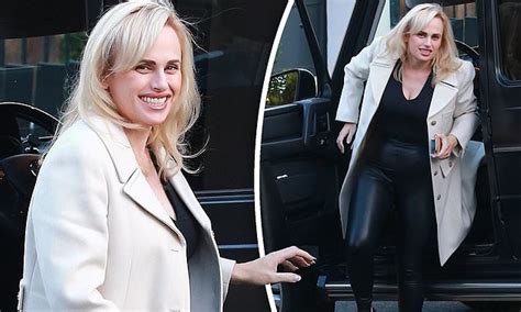 The Bachelors Abbie Chatfield Shows Off Her Eye Popping Cleavage In A Black Blazer Daily Mail