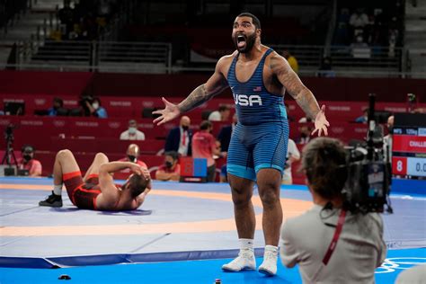 USA S Gable Steveson Scores At Buzzer To Win Wrestling Gold Celebrates With Backflip