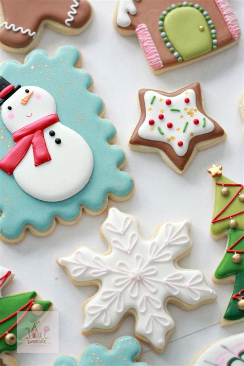 The pink & green cookies that you're going to see here in this post, are actually my second attempt in decorating cookies. Royal Icing Cookie Decorating Tips | Christmas sugar ...