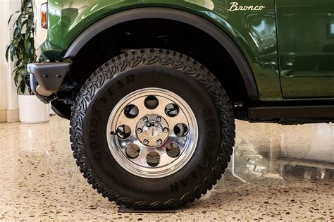 Custom Ford Bronco Badlands Is A Perfect Mix Of Old And New Carbuzz