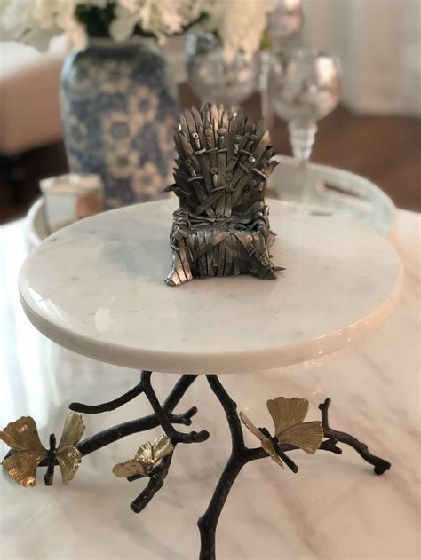 So the two fans built an impressive coffee table using refurbished wood, a. Game of thrones cake topper | Game of thrones cake, Cake ...