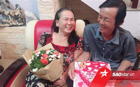 khoảnh khắc lãng mạn đầy ngưỡng mộ của đôi vợ chồng già kết hôn 41 năm vẫn tình cảm như buổi ban đầu