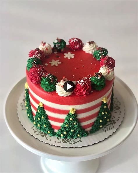 This christmas cake can be made up to a week before christmas. Pin by Arlyn Vazquez on Cupcakes and Cookies in 2020 | Christmas cake designs, Christmas cake ...