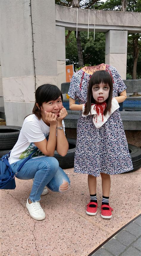 This Little Girls Headless Halloween Costume Was So Terrifying It