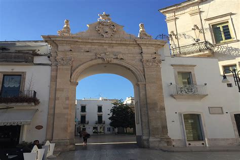 This island, with its fast and fickle tides, was a notorious prison during the french revolution. Martina Franca, Puglia | Lugar Imperdível para se Visitar ...