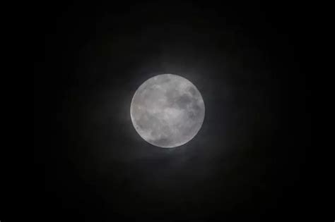 Best Ways To See The Cold Moon As It Appears Over Scotland This