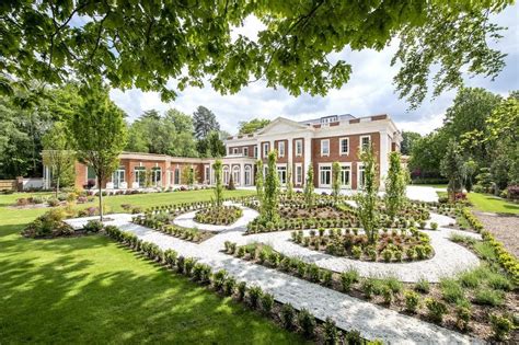 Hills End Sunningdale Ascot Design Small City Garden Mansions