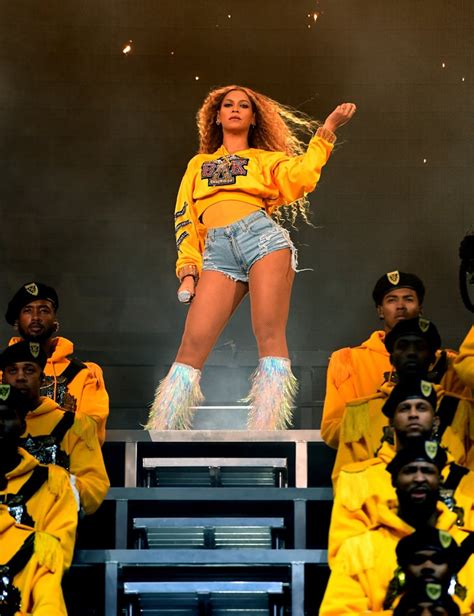 beyoncé coachella performance 2018 pictures popsugar celebrity photo 24