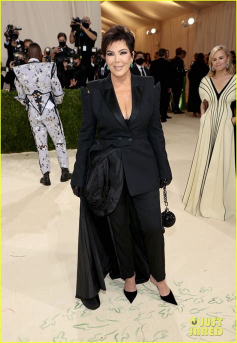 Kris Jenner Gushes Over Kylie Jenner S Pregnancy At The 2021 Met Gala Photo 4623289 Kris