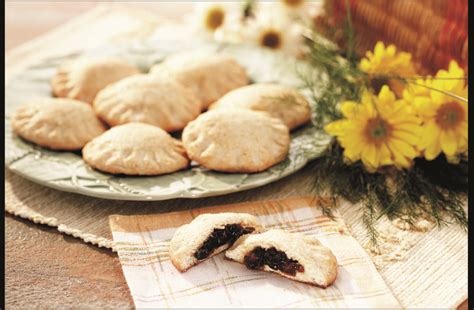 Just lay the circle on top of the filling; Raisin-filled Cookies | Recipe | Filled cookies, Raisin ...
