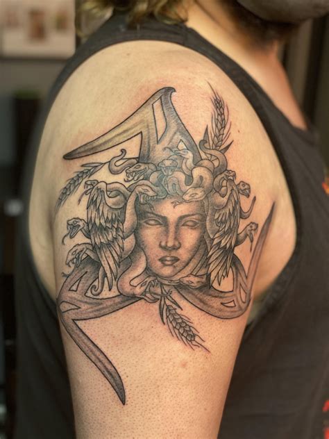 Sicilian Emblem by Trisha Atkinson, Figure 8 ink Fredericksburg VA : r