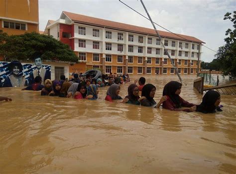 دار النعيم, the blissful abode). Musibah Banjir di Kelantan, Saksi: Air Setinggi Tiga ...