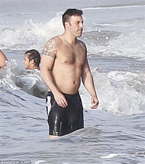 Hollynolly Someones Been Working Out Ben Affleck Shows Off His Impressive Ripped Body In