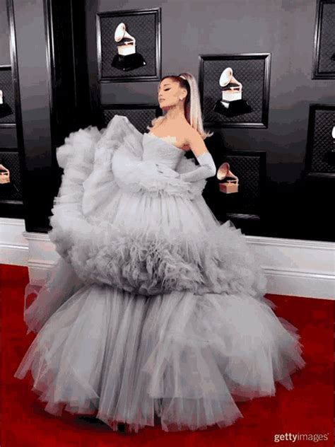 çapraz Gereklidir Haklı Göstermek Ariana Grande Dress Zarf Yoksulluk Ne Zaman
