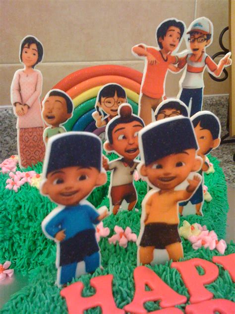 Upin and ipin seem almost like lil and phil from rugrats, save for the fact that they are both male and are malay twins who lost their parents when they were still infants. CAKE CUPBOARD: Upin Ipin and Gang!