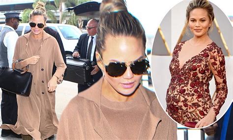 Chrissy Teigen Swamps Baby Bump In Coat After Oscars Appearance Daily Mail Online