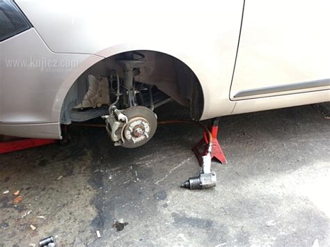 Banyak orang tak tahu, depa sampai aje 60,000km terus tukar tak kira la diapakai apa keretapun! Tukar Brake Pad Proton Saga FL | Kujie2.com