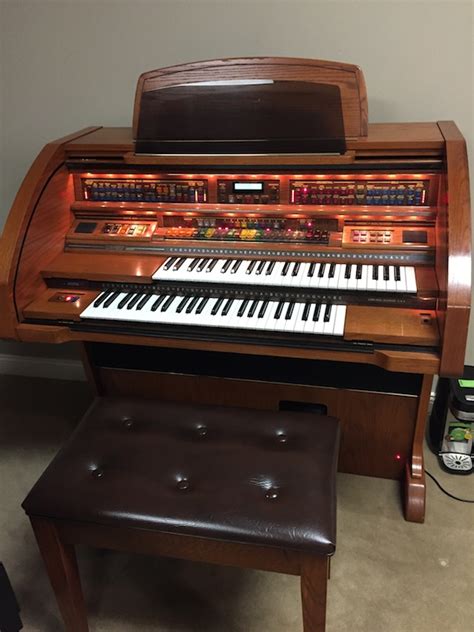Lowrey Century Organ Pre Owned Piano And Organ Center