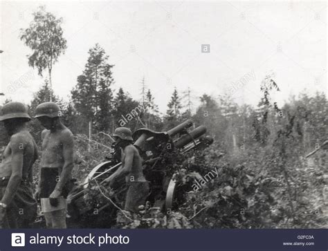 German Artillery In Action On The Russian Front 1942 Stock Photo Alamy