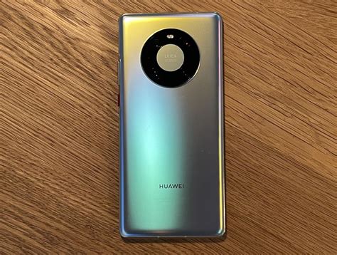 Normally, the mate smartphone would have been a candidate to feature the latest android the huawei mate 40 pro's positioning has a lot to offer too and often supports several frequency bands simultaneously. Huawei Mate 40 pro looks like an ipod with dazzling ...