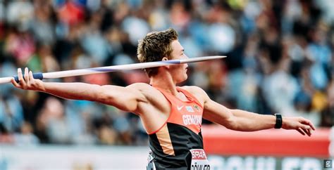 So who can help us with this. Javelin throwing technique in detail: speed control ...