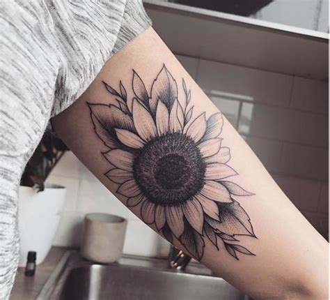 Eye Catching Blackwork Tattoos Capture The Delicate Beauty Of Flowers
