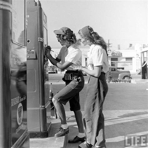 gilmore oil s gas a teria one of the first self serve gas stations in los angeles 1948