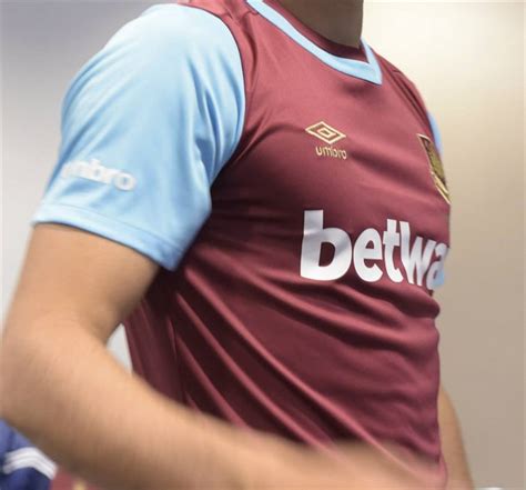 Трансляция со стадиона фолмер amex стэдиум, футбол. West Ham United thuisshirt 2015-2016 - Voetbalshirts.com
