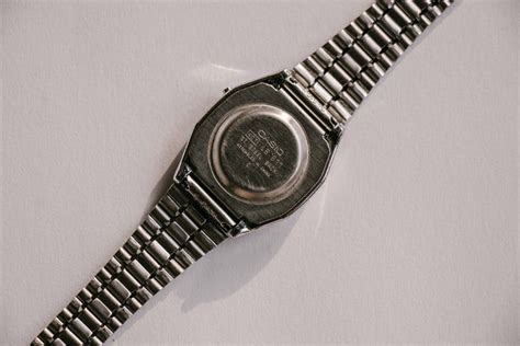 Vintage Casio 401 Lb611 24 Mm Lithium Quartz Watch For Women Vintage