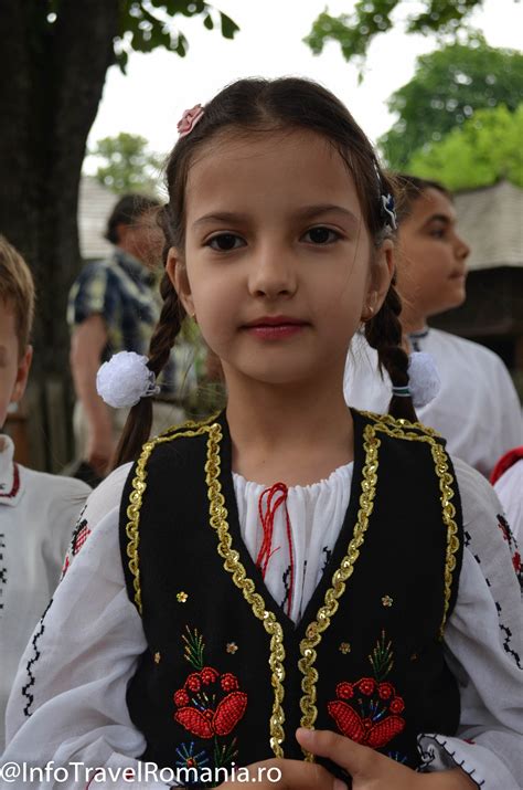 38 de rezultate pentru eticheta ce sarbatoare e azi. VIDEO & FOTO 21 iunie 2014 Premiile "Margareta de Aur" by ...