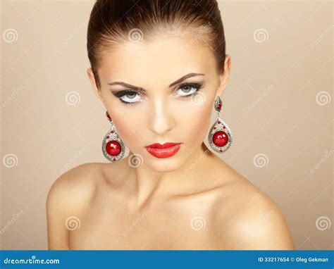 Portrait Of Beautiful Brunette Woman With Earring Perfect Makeup Stock Photo Image Of Face
